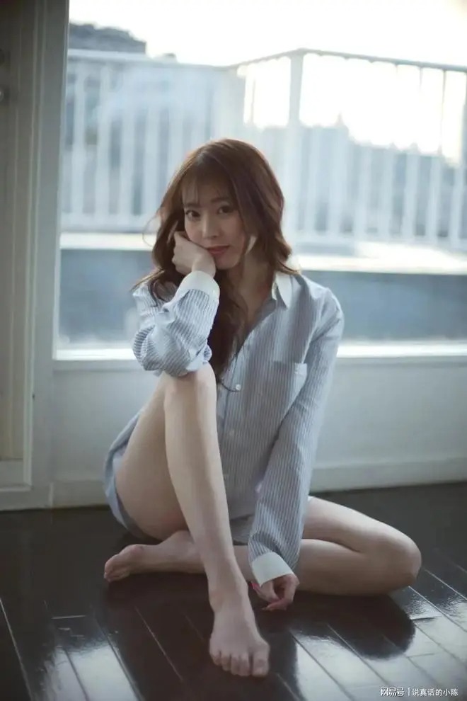 白峰美羽_知性女神大尺度写真遭泄密72张