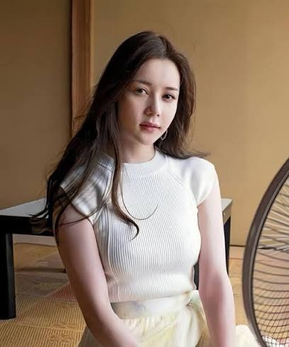 白峰美羽_知性女神大尺度写真遭泄密72张