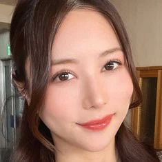 白峰美羽_知性女神大尺度写真遭泄密72张